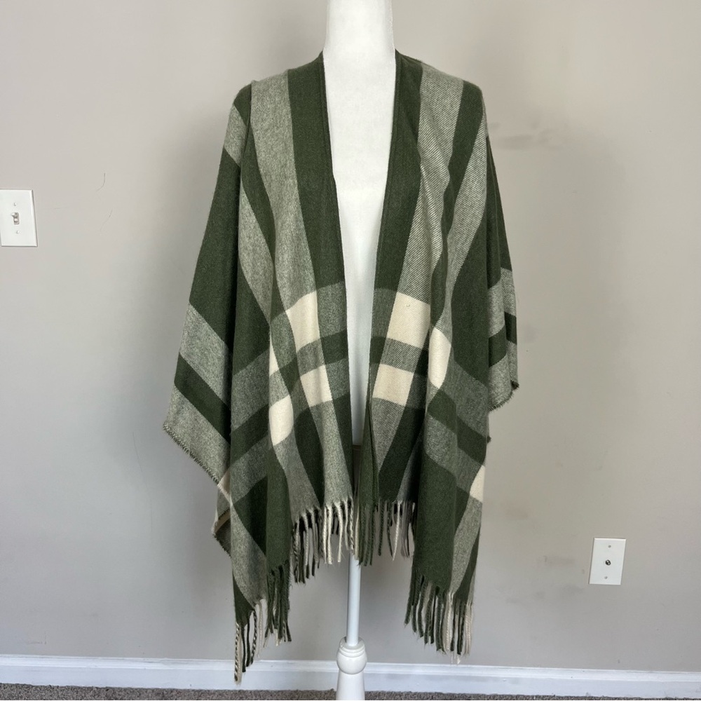 UNIVERSAL THREAD TARGET PLAID FRINGE OPEN FRONT PONCHO IN GREEN ONE SIZE - Picture 5 of 16
